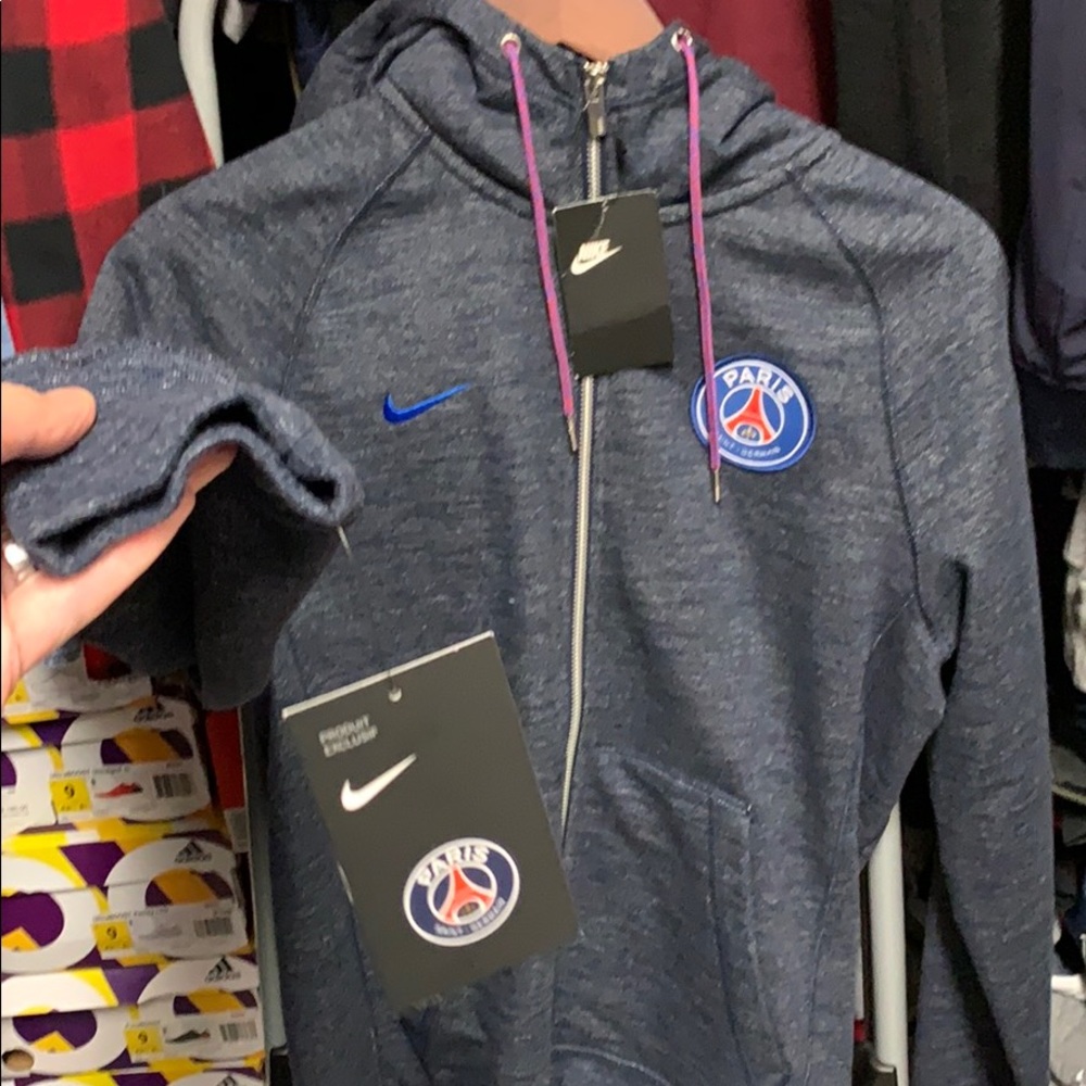 ✅ New with tags! Nike size small hoodie! Paris!
